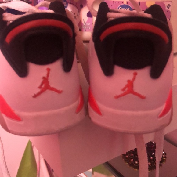 AIR JORDAN RETRO 6 LOW BASKETBALL SHOES - Picture 6 of 7